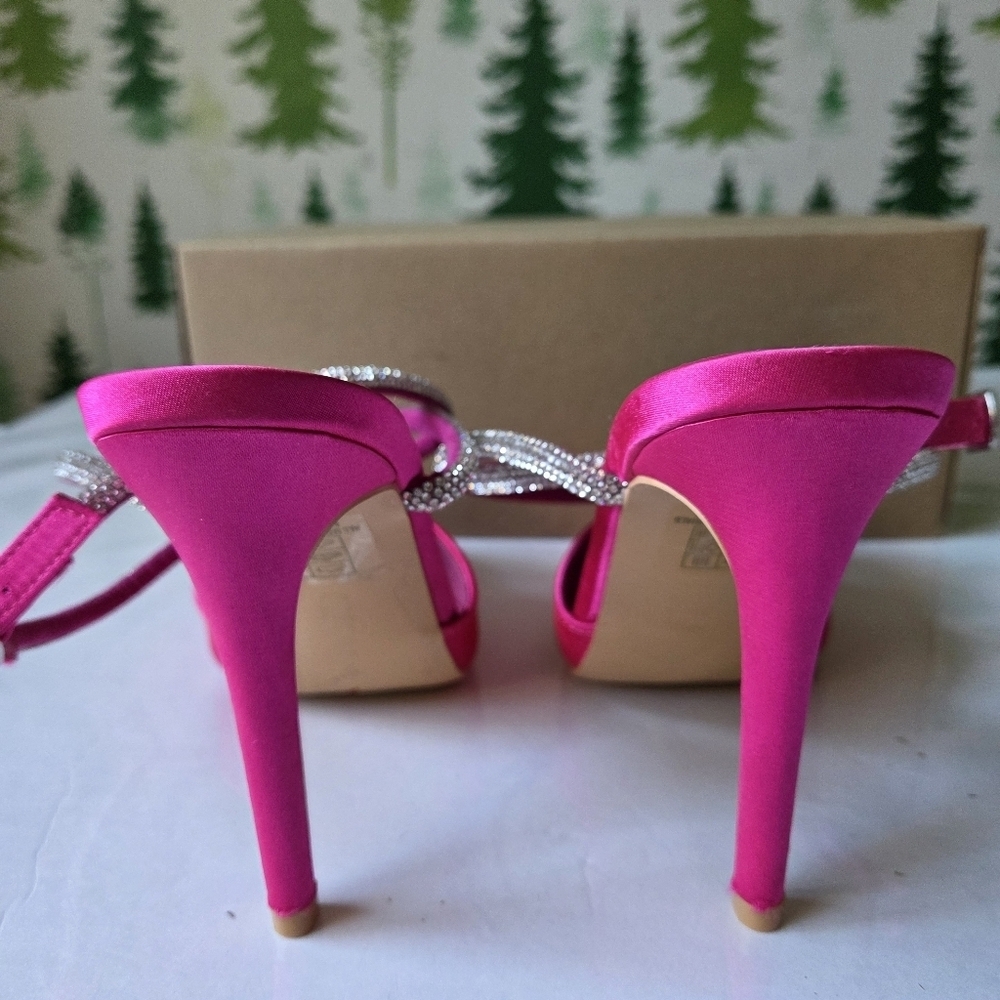 Berness Fuchsia Heart Pointed Toe Women's Pump Heels - Picture 6 of 12